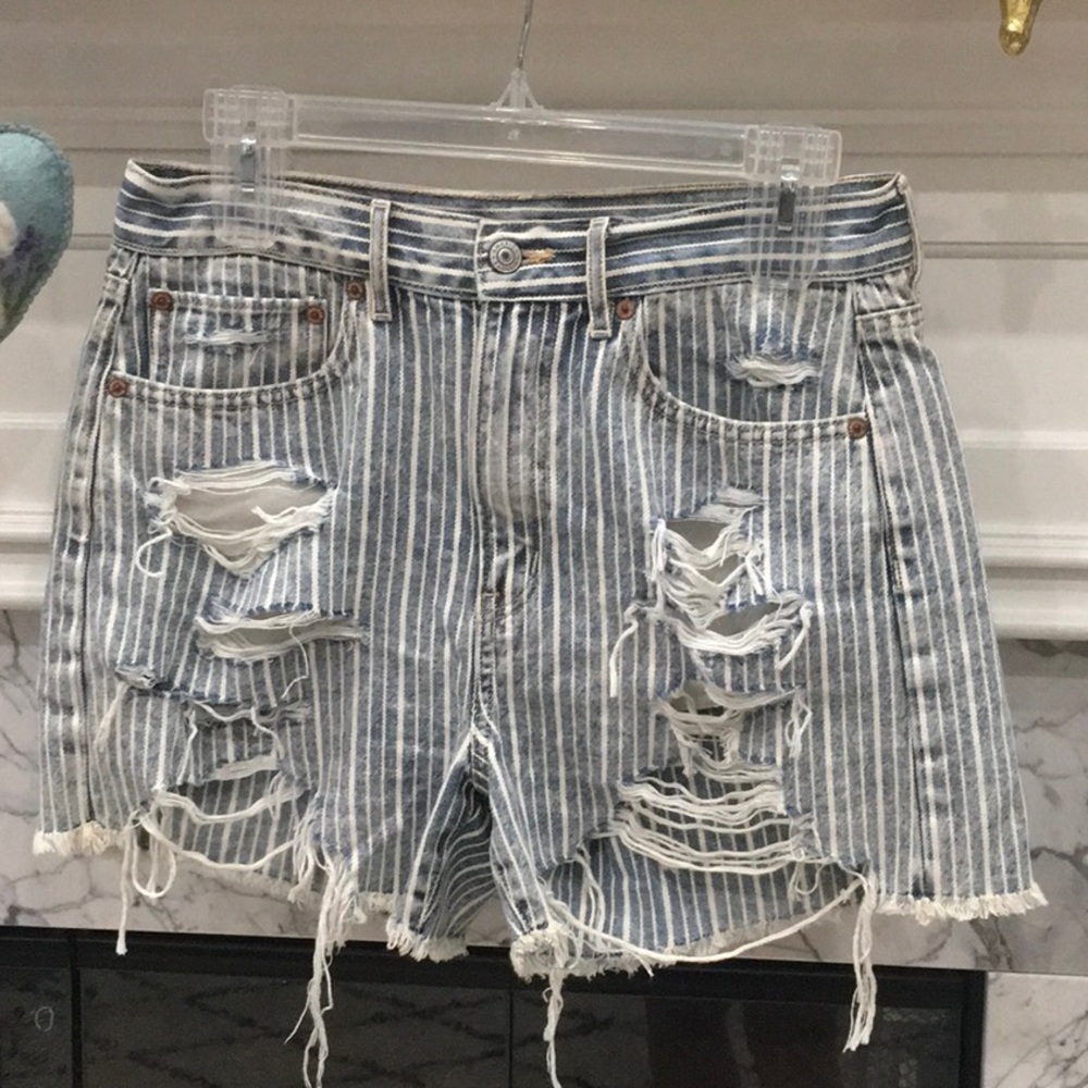 AE Distressed Shorts! Sz. 6